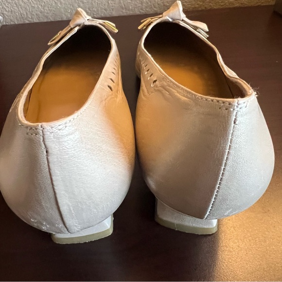 🎉Stuart Weitzman Off-white, Kitten Heel pumps. 9-1/2 narrow - Picture 12 of 12